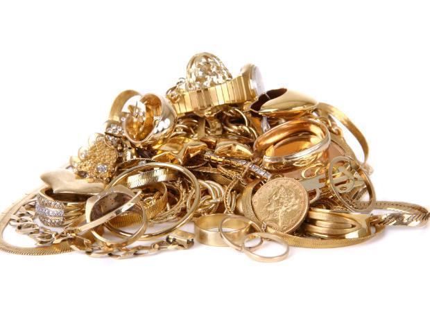 duża ilość złotej biżuterii